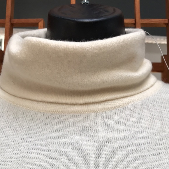 NWT-United Colors of Benetton- Cream wool/nylon and cashmere sweater. Size M - Picture 3 of 7